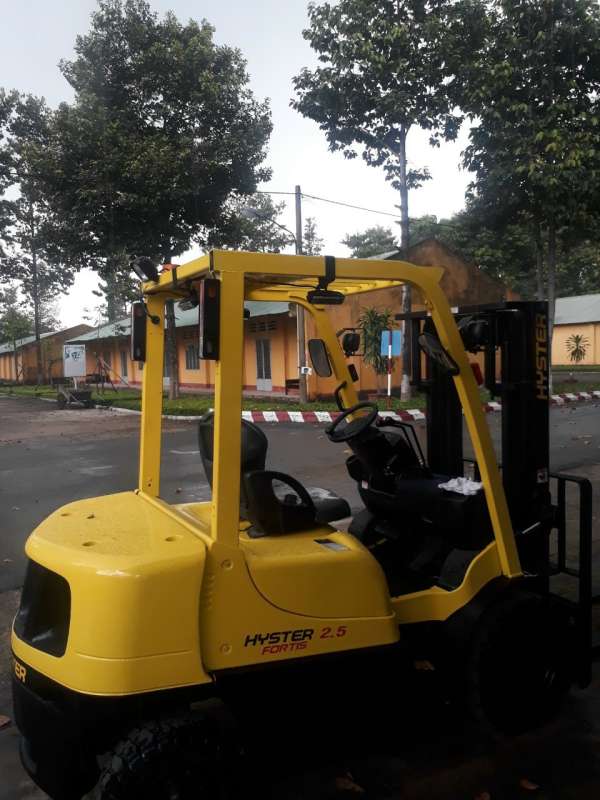 XE NÂNG XÚC LẬT