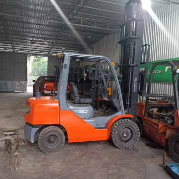 Xe Nâng 3 Tấn Toyota